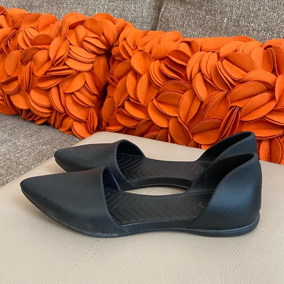 ❗️SOLD❗️Native Audrey Pointed Toe Flats❣️ - Picture 4 of 9